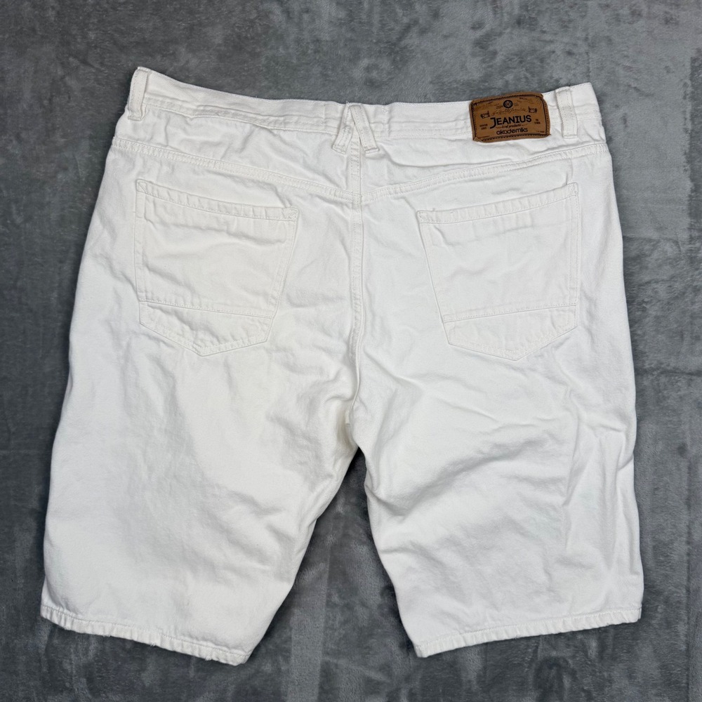 Akademiks Jeanius Mens White Distressed Denim Shorts Size 40 Relaxed Y2K Street
